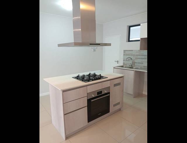 2 BEDROOM APARTMENT FOR SALE IN BRYANSTON